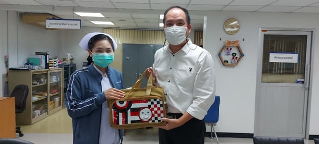 เงินดี — มอบของขวัญพนักงานคลอดบุตร