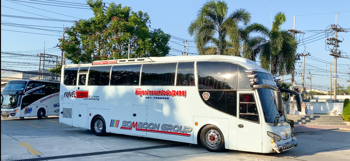 สิ่งอำนวยความสะดวก — อำนวยความสะดวกพนักงานโดยมีรถรับ-ส่งพนักงานมากกว่า 20 สาย ครอบคลุมพื้นที่จังหวัดชลบุรี และจังหวัดข้างเคียง