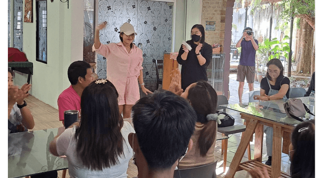 ชีวิตดี — กิจกรรมสานสัมพันธ์ "รำ มาชิ มารำ เริงระบำกันให้ สนุก ..."