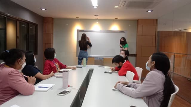 งานดี — บรรยายกาศการสอนงานในแผนก
