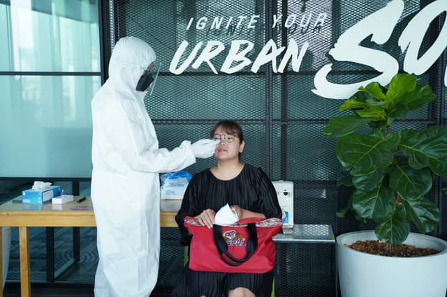 ชีวิตดี — “ใส่ใจ” เราให้พนักงานตรวจ และ ฉีดวัคซีนทุกคน