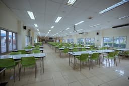 ชีวิตดี — อาหารกลางวันฟรี + โรงอาหารติดแอร์