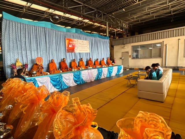 สังคมดี — ทำบุญปีใหม่