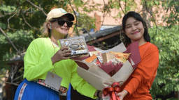 Good Life — " ผู้บริหารมอบของรางวัลในกิจกรรมกีฬาสี ให้กับทีมที่ชนะ "