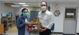 เงินดี — มอบของขวัญพนักงานคลอดบุตร