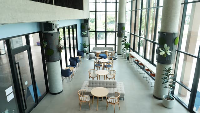 ชีวิตดี — ภาพบรรยากาศ สถานที่ทำงาน