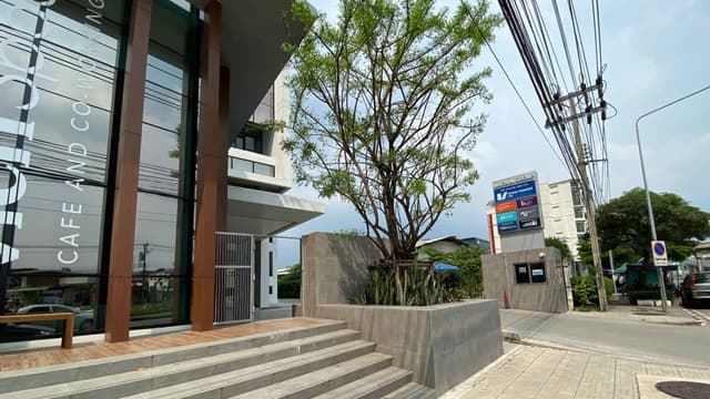 ชีวิตดี — ภาพบรรยากาศ สถานที่ทำงาน