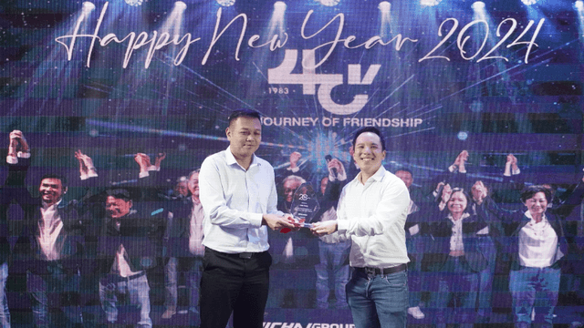เงินดี — ภาพบรรยากาศการมอบรางวัลพนักงานทำงานครบรอบ 20 ปี