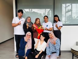 งานดี — ปรับตำแหน่งประจำปี : ถึงน้องจะอยู่ไกลถึงภูเก็ต แต่พี่ ๆ ก็สนับสนุนให้น้องเติบโต..ยินดีด้วยค่ะ