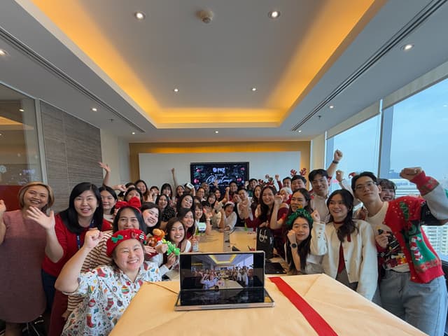 ชีวิตดี — คริสมาสต์ธีม ถึงทีมที่อยู่ห่างไกล Let's party!!!