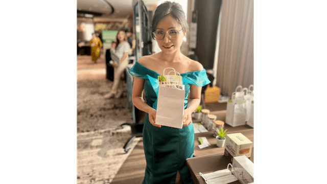 เงินดี — ตั้งแต่เริ่มงานที่นี่และจนปัจจุบันได้มีโอกาสเรียนรู้สิ่งใหม่ๆ และพัฒนาตนเองในหลากหลายด้านอยู่เสมอ ทั้ง Hard & Soft skill รู้สึกมีคุณค่าที่ได้มีส่วนร่วม เสนอแนวทางในการทำกิจกรรมและดำเนินงานต่างๆที่เป็นประโยชน์ต่อบริษัท