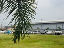 สิ่งอำนวยความสะดวก — จัดสรรที่จอดรถเพียงพอสำหรับพนักงานทุกระดับ